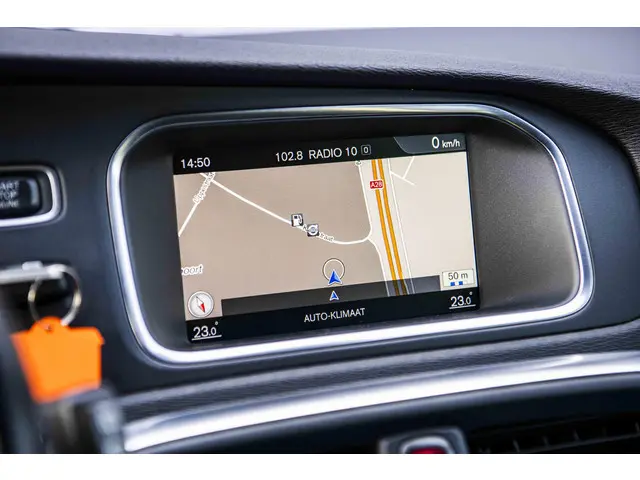 Volvo V40 1.6 T3 R-Design 2015 Benzine 23