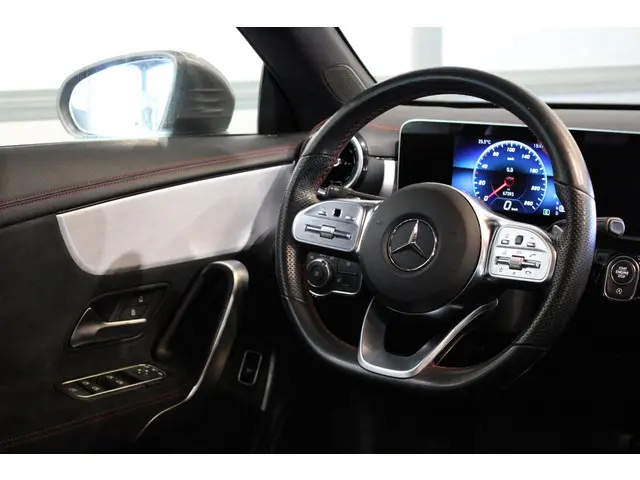 Mercedes-Benz CLA Coupé 180 Advantage 2019 Benzine 30