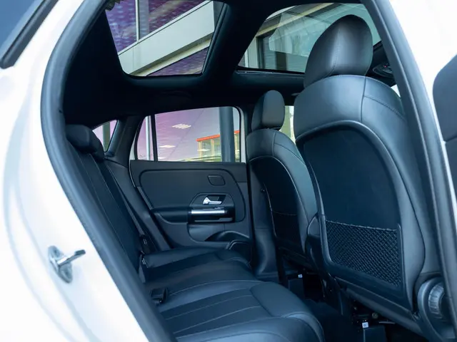 Mercedes-Benz GLA 250 e 2021 Hybride Benzine 15