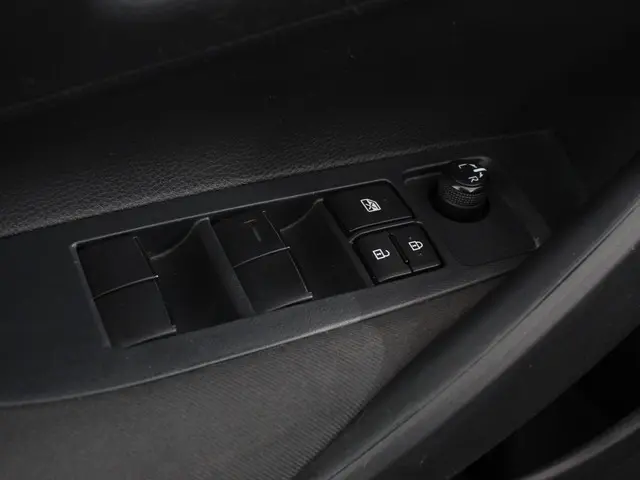 Toyota Corolla 1.8 Hybrid Comfort 2021 Hybride Benzine 12