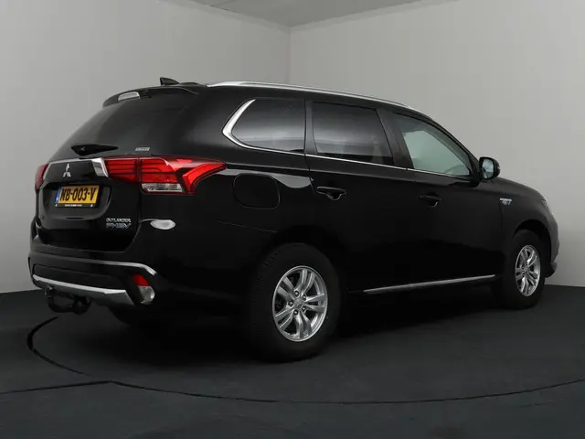 Mitsubishi Outlander 2