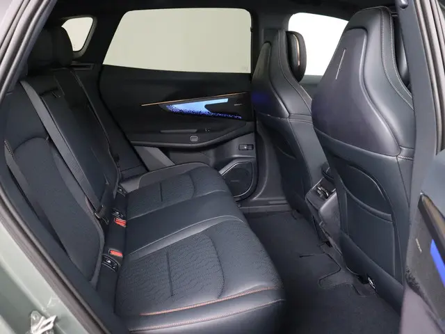 Lynk & Co 08 1.5 More 2025 Hybride Benzine 37