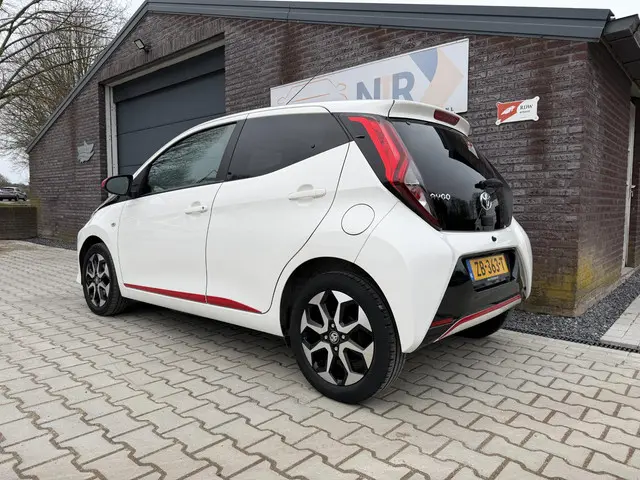 Toyota Aygo 1.0 VVT-i x-clusiv 2018 Benzine 3