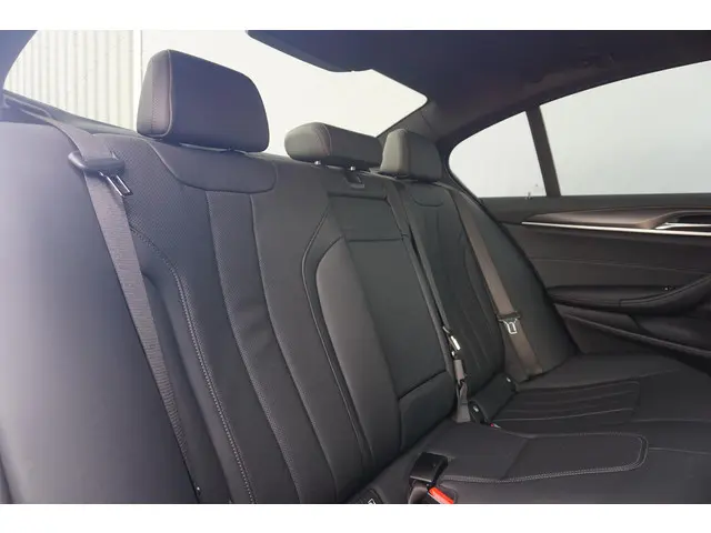 BMW 5 Serie Sedan 530i 2022 Benzine 14