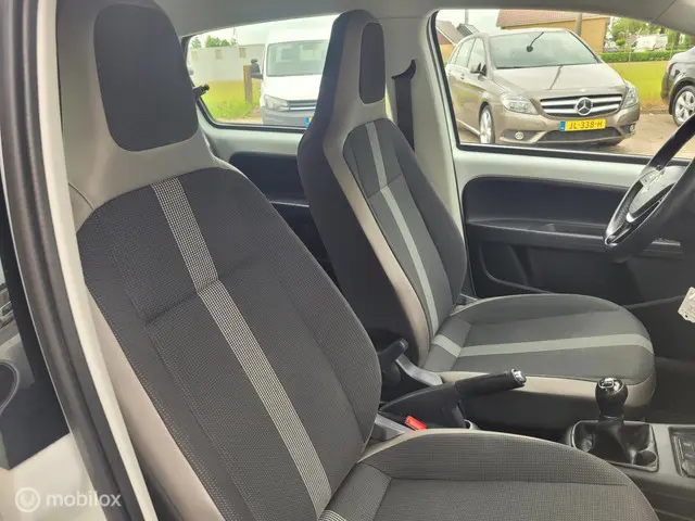 Volkswagen up! 1.0 BMT high up! clima,lm. 2019 Benzine 19