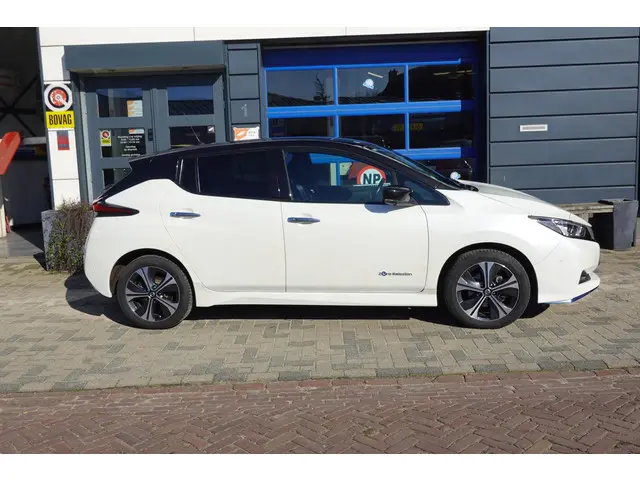 Nissan Leaf E+ N-Connecta 62 kWh soh 92% 2019 Elektrisch 2