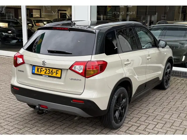 Suzuki Vitara 1.6 Exclusive Aut. 2016 Benzine 18