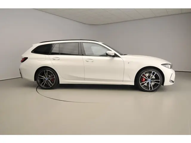 BMW 3 Serie Touring 330e 2024 Hybride Benzine 4