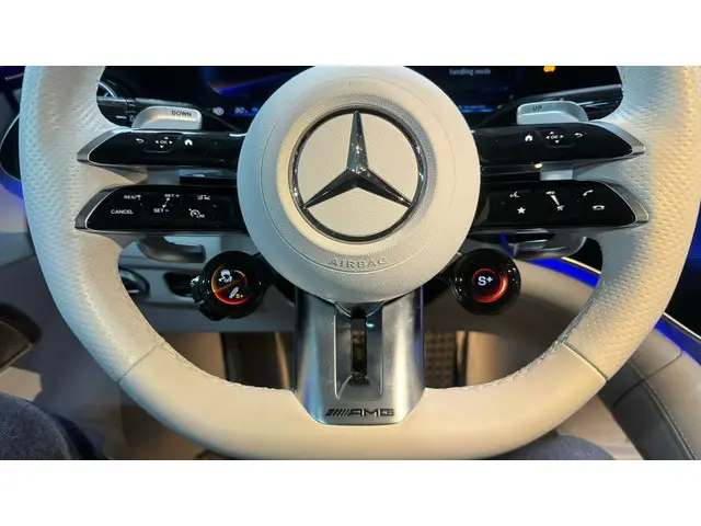 Mercedes-Benz EQE AMG 43 4MATIC 91 kWh 2023 Elektrisch 14