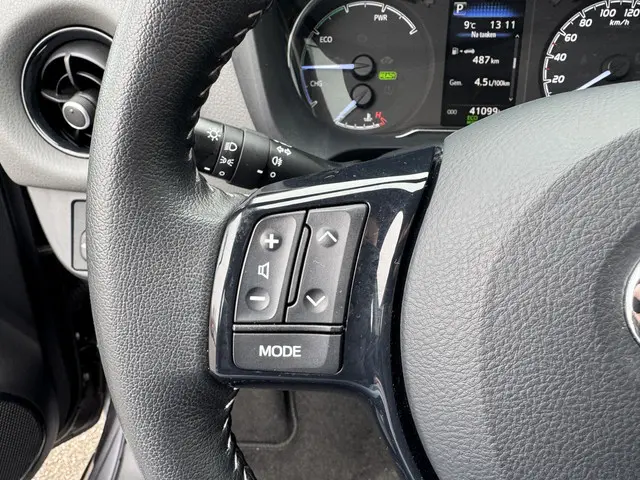 Toyota Yaris 1.5 Hybrid Active 2019 Hybride Benzine 12