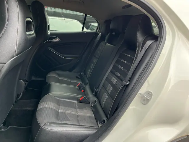 Mercedes-Benz GLA 200 Premium AUTOMAAT/XENON 2017 Benzine 8