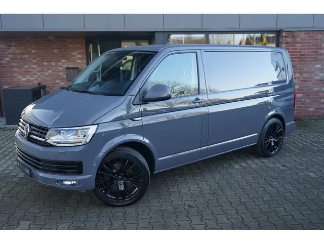 Volkswagen Transporter 2.0 TDI 2018 Diesel 29