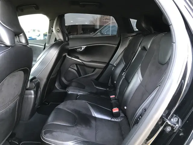 Volvo V40 1.6 T3 R-Design 2013 Benzine 12