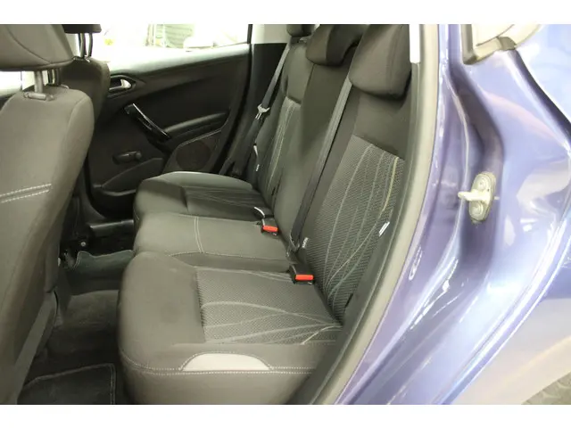 Peugeot 208 1.2 VTi Allure 2013 Benzine 6