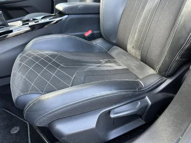 Peugeot 2008 1.2 Turbo 130 PK GT Pack 2021 Benzine 12