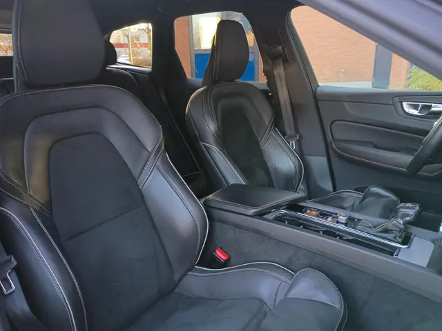 Volvo XC60 T5 AWD R-Design 2019 Benzine 22