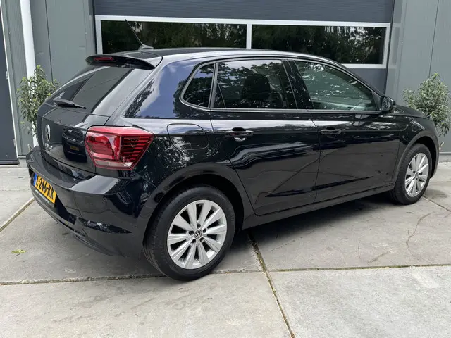 Volkswagen Polo 1.0 TSI 95pk DSG Highline 2021 Benzine 35