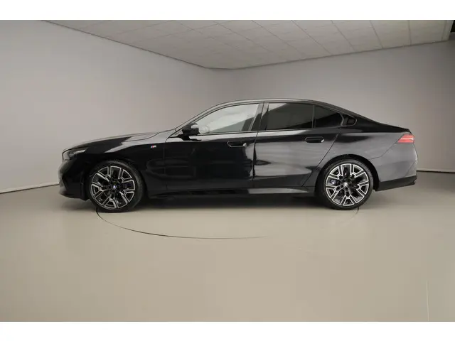 BMW 5 Serie Sedan 540d xDrive 2024 Diesel 2