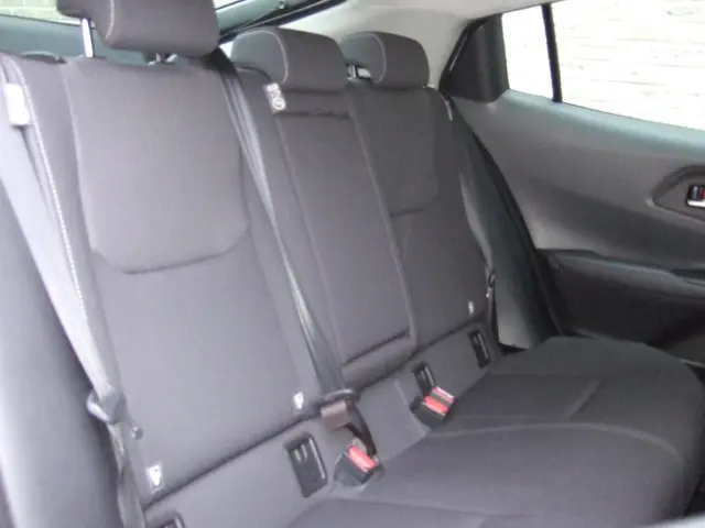 Toyota Prius 2.0 Plug-in Executive 2024 Hybride Benzine 21