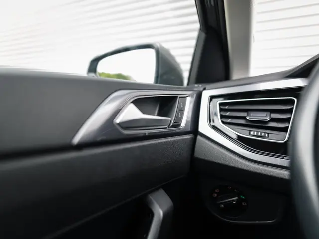 Volkswagen Polo 1.0 TSI Highline Business R 2021 Benzine 20