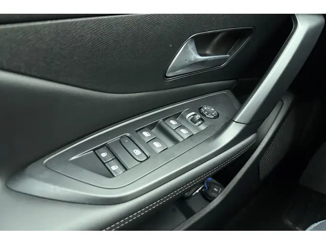 Peugeot 308 1.2T 130pk Allure 2023 Benzine 19
