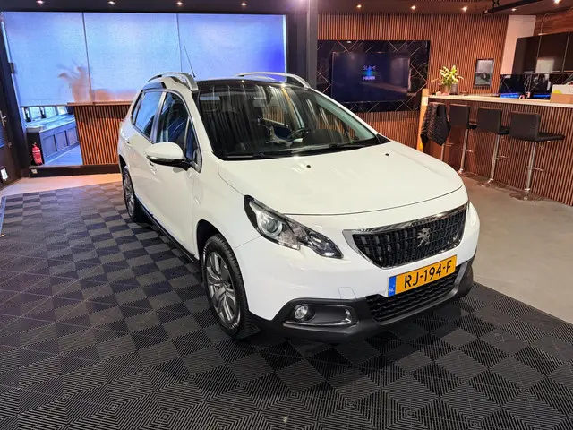 Peugeot 2008 |1.2 PureTech Blue Lion | Pano | 2017 Benzine 24