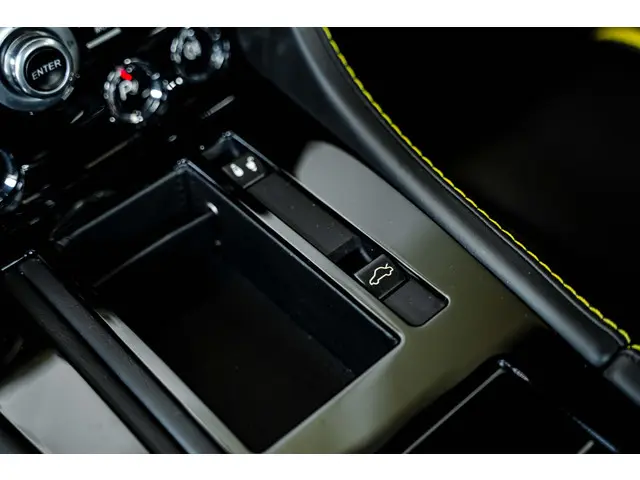 Aston Martin V12 Vantage S 2014 Benzine 47