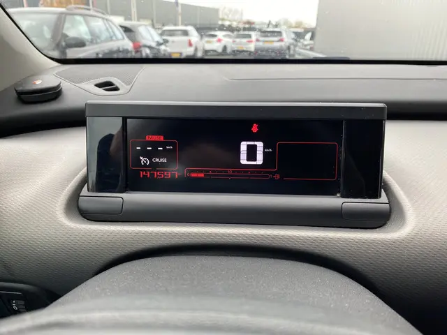 Citroën C4 Cactus 1.2 PureTech Feel 2015 Benzine 18