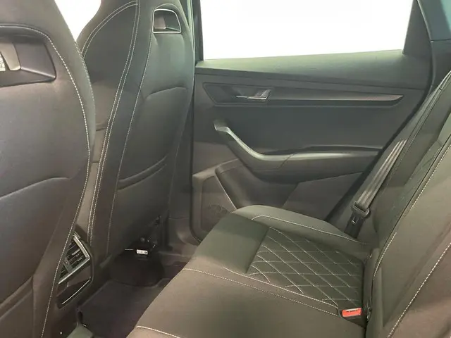 Škoda Karoq 1.5 TSI DSG Sportline 2019 Benzine 31