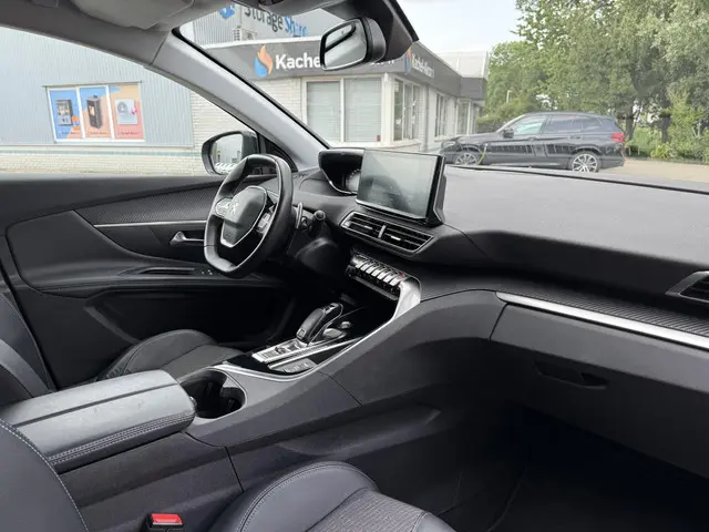 Peugeot 3008 1.2 PureTech Aut. 2022 Benzine 12
