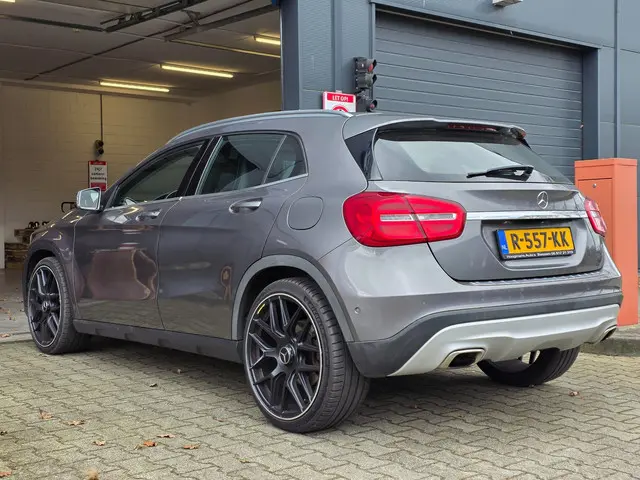 Mercedes-Benz GLA 180 Prestige 2015 Benzine 4