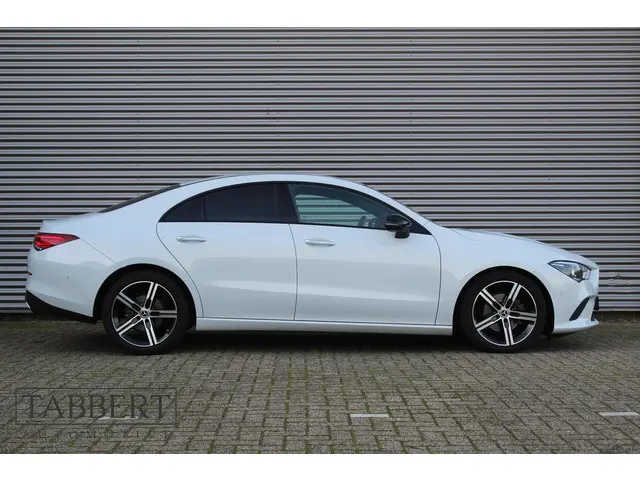 Mercedes-Benz CLA 180 Luxury Line 2022 Benzine 5
