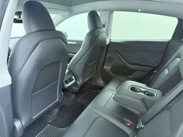 Tesla Model Y RWD 58 kWh 2023 Elektrisch 21