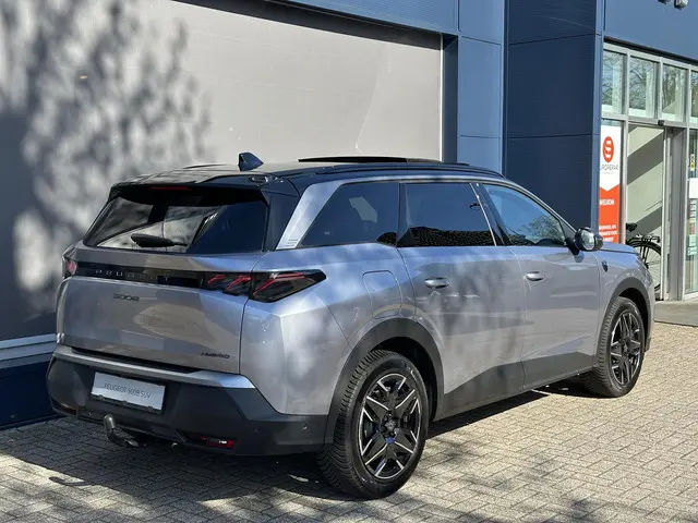 Peugeot 5008 1.2 Hybrid 145 GT 2025 Hybride Benzine 8