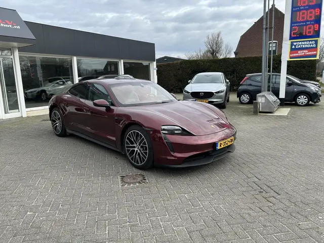 Porsche Taycan Performance 84 kWh 2022 Elektrisch 2