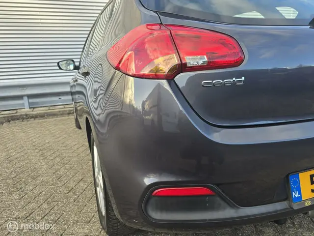Kia cee'd 1.6 GDI ComfortLine |Jaar Garantie !! 2015 Benzine 31