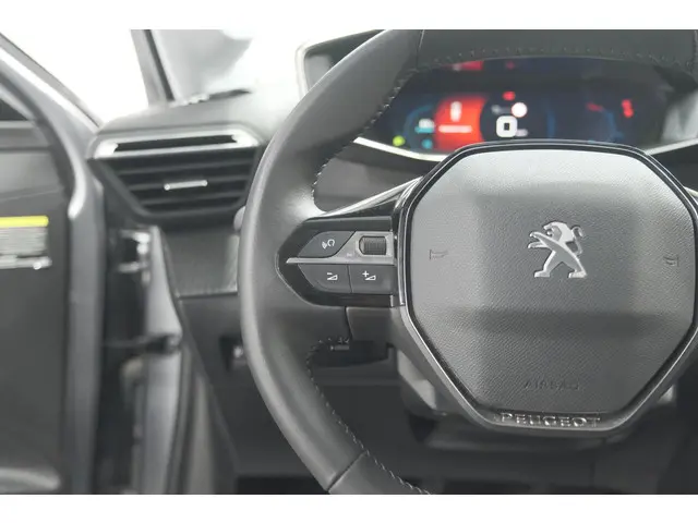 Peugeot 208 PureTech 100 Allure 2022 Benzine 32