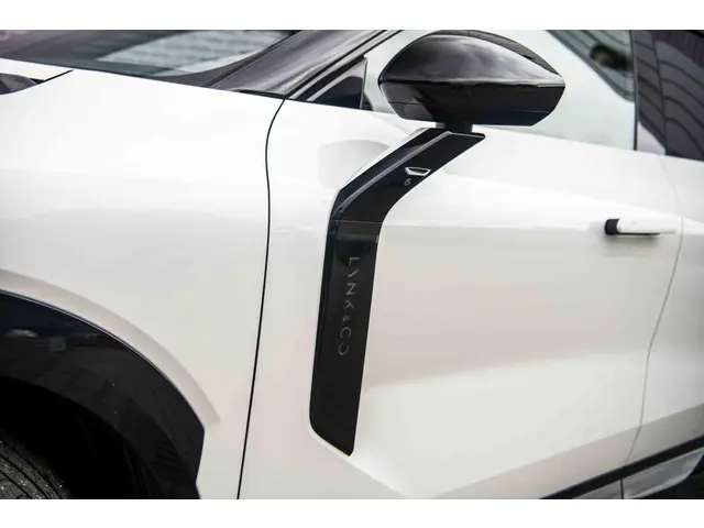 Lynk & Co 08 1.5 More 2025 Hybride Benzine 40