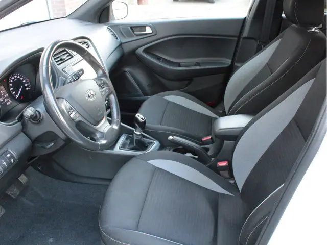 Hyundai i20 1.0 T-GDI Premium 2017 Benzine 10