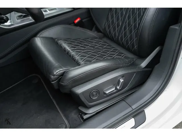 Audi A6 Avant 45 TFSI | 2019 Quattro | S-line 2019 Benzine 24