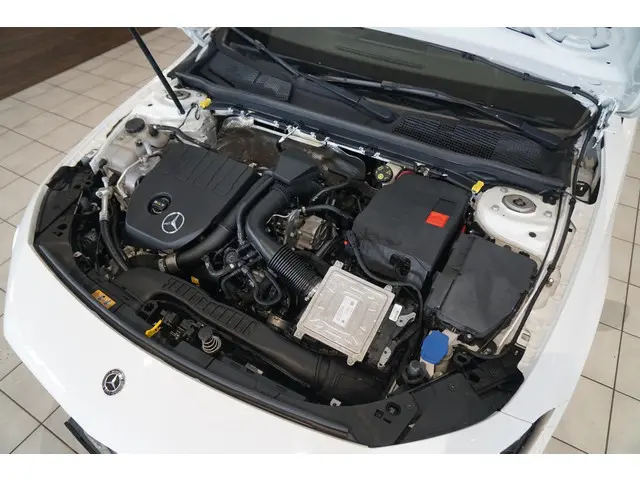 Mercedes-Benz A-Klasse 180 AMG Line 2020 Benzine 19
