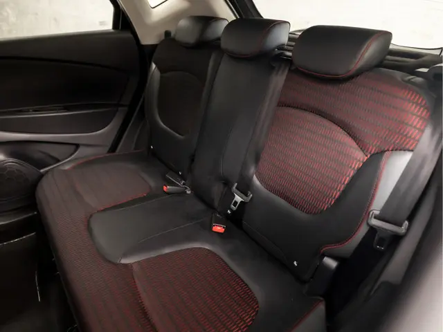 Renault Captur 0.9 TCe Helly Hansen 2015 Benzine 14