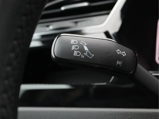 Volkswagen Touran 1.5 TSI Highline 7-zits 2023 Benzine 40