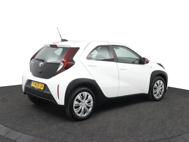 Toyota Aygo X 1.0 VVT-i MT Play 2023 Benzine 2