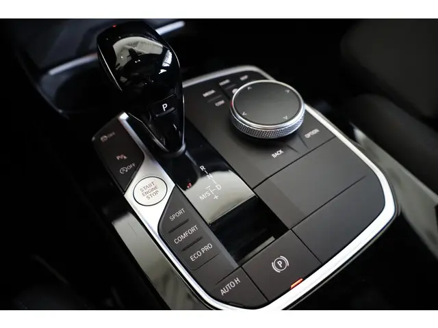 BMW 1 Serie 118i 2024 Benzine 19