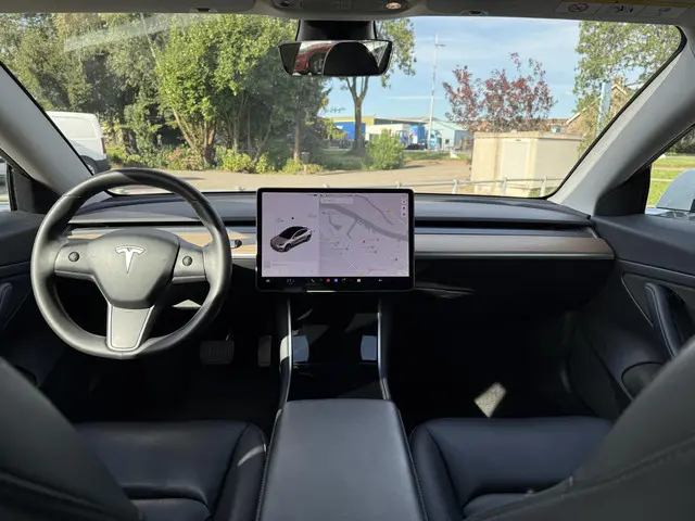 Tesla Model 3 Range Plus 2020 Elektrisch 15
