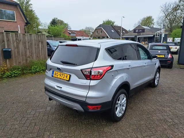 Ford Kuga 1.5 ECOBOOST AWD AUT. Titanium 2017 Benzine 4