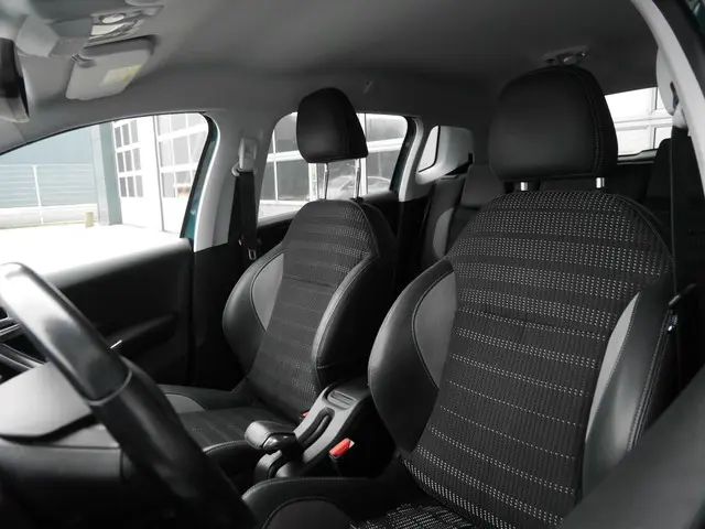 Peugeot 2008 1.2 PureTech Allure 2018 Benzine 6