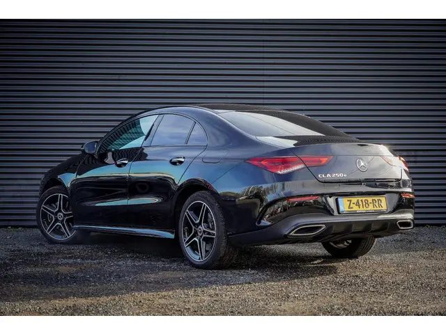 Mercedes-Benz CLA 250 e AMG Line 2023 Hybride Benzine 13