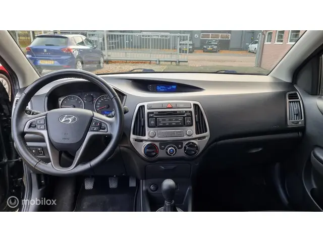 Hyundai i20 1.2 HP i-Motion Comfort 5drs 2015 Benzine 21